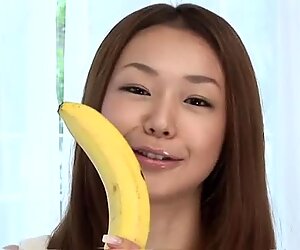 Serina Hayakawa pleases wth her warm lips