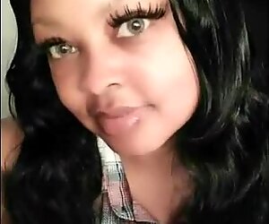 Thick Trejure show sexy pics, twerk and more