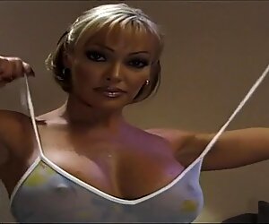 Flawlessly Shaped Beauty Gives A fantastic Handjob