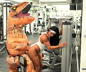 Camsoda - Hot milf stepmom fucked by trex in real gym sex