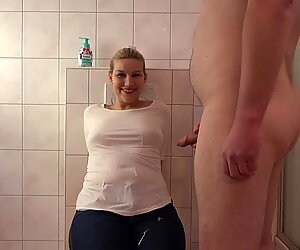 CFNM-Erspritzt Und Pisst Mir Nackt Auf Die Klamotten