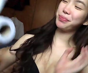 bunnyjanjan needs no teaching on how to give a good bj