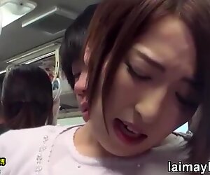 g tì_nh em gá_i xinh p trê_n xe bus - phim sex nh t b n hay 3