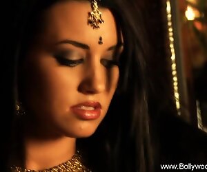 Sensual Indian Babe Loves To Dance