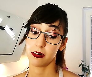 OMG!! Von Stiefdaddy in der K che berrascht!! Lia Leone