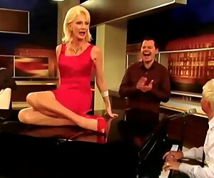 Desiree Nick Cum GILF Spagat Upskirt Pussy Klavier TV Show