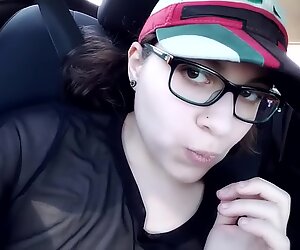 LilKiwwiMonster in CAR bating pink PUSSY, gets seat WET!