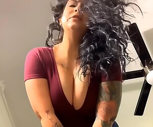 Giantess taunts