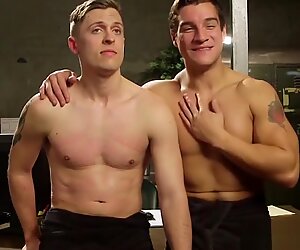 BDSM cop releases prisoner for cocksucking