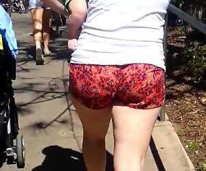 Get a quick nutt to this tight married ass MILF
