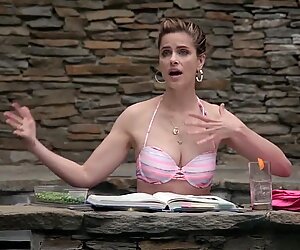 Amanda Peet. Melanie Lynskey - Togetherness S02E02
