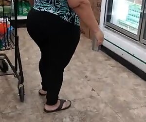 Thick phat booty spanish milf in Dollar Tree 2