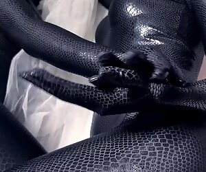 Dreammask zentai Black Mamba girl with rich hips and double