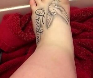 foot fetish young bbw doing sexy foot fetish! must watch!